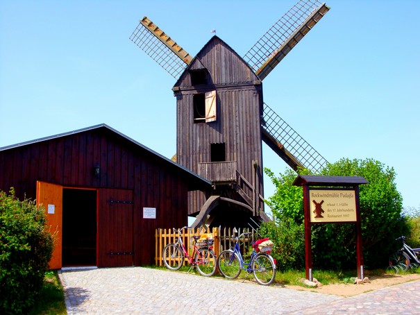 Liebevoll restauriert: die Bockwindmühle Pudagla